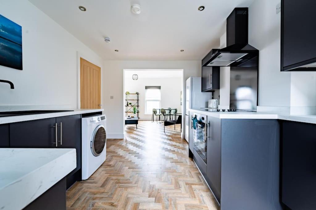 Isaacs View - First Floor Apartment Клийторпс Екстериор снимка