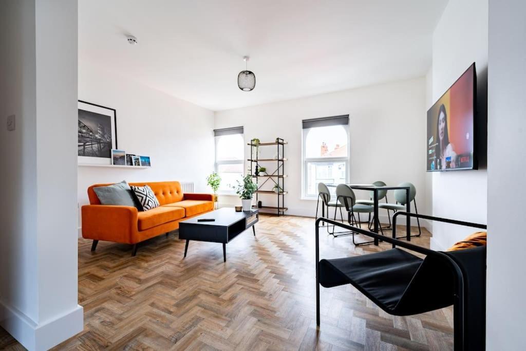 Isaacs View - First Floor Apartment Клийторпс Екстериор снимка
